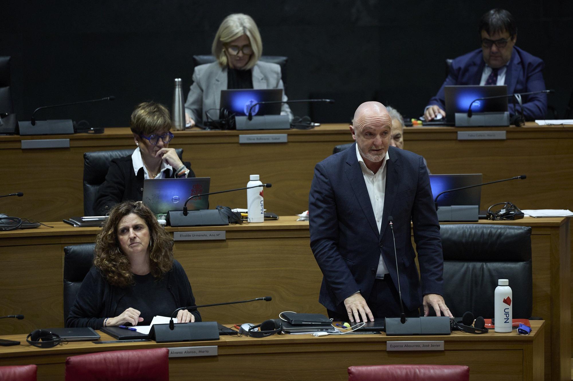 Fotos del pleno del Parlamento de Navarra (jueves 23 de octubre de 2025)