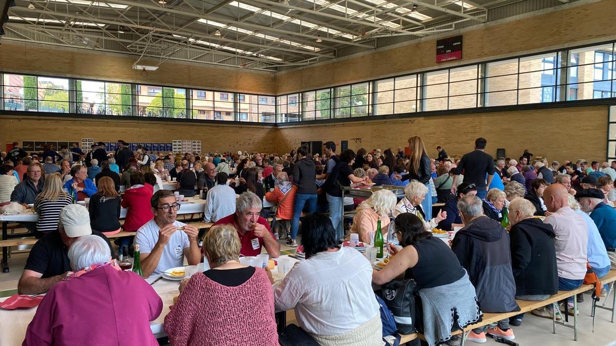 720 personas disfrutan de la comida popular