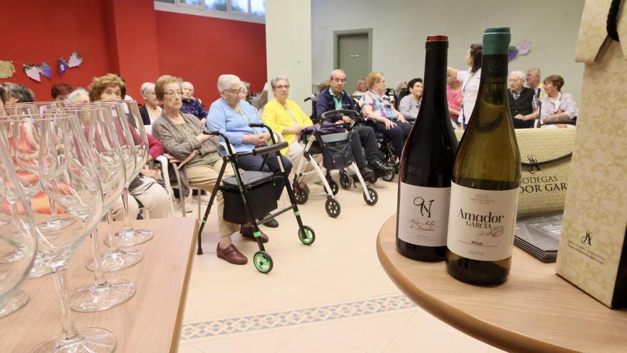 En imágenes: Jotas, catas y txuletillas por el séptimo aniversario de la residencia Albertia Centro