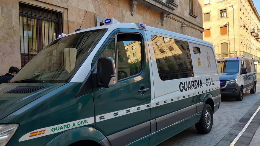 Más de 30 años de cárcel para una madre y su hijo por retener, maltratar y agredir sexualmente a la pareja de él