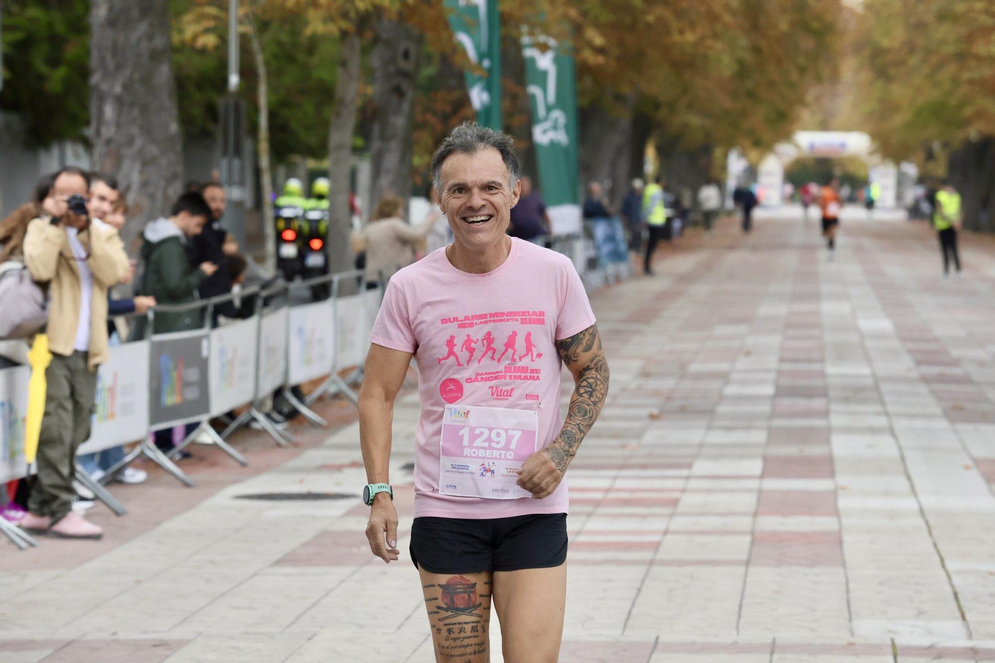 En imágenes: Vitoria se vuelca con la VI Carrera Solidaria contra el Cáncer de Mama