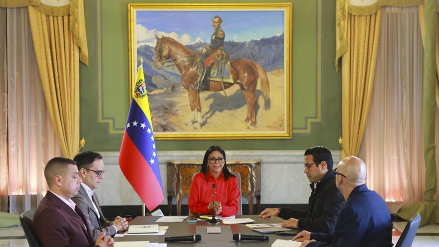 Delcy Rodríguez anuncia el ingreso de 256 millones de euros como parte de la venta de petróleo venezolano