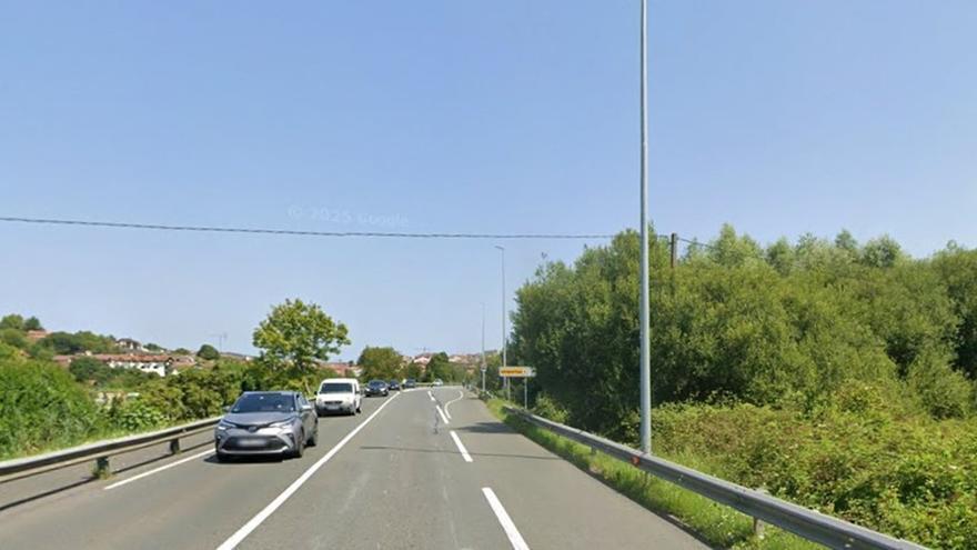 Un motorista herido tras chocar contra un coche en Hondarribia