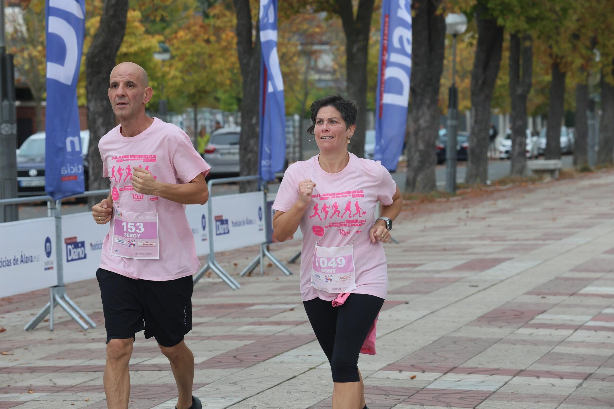 En imágenes: Vitoria se vuelca con la VI Carrera Solidaria contra el Cáncer de Mama