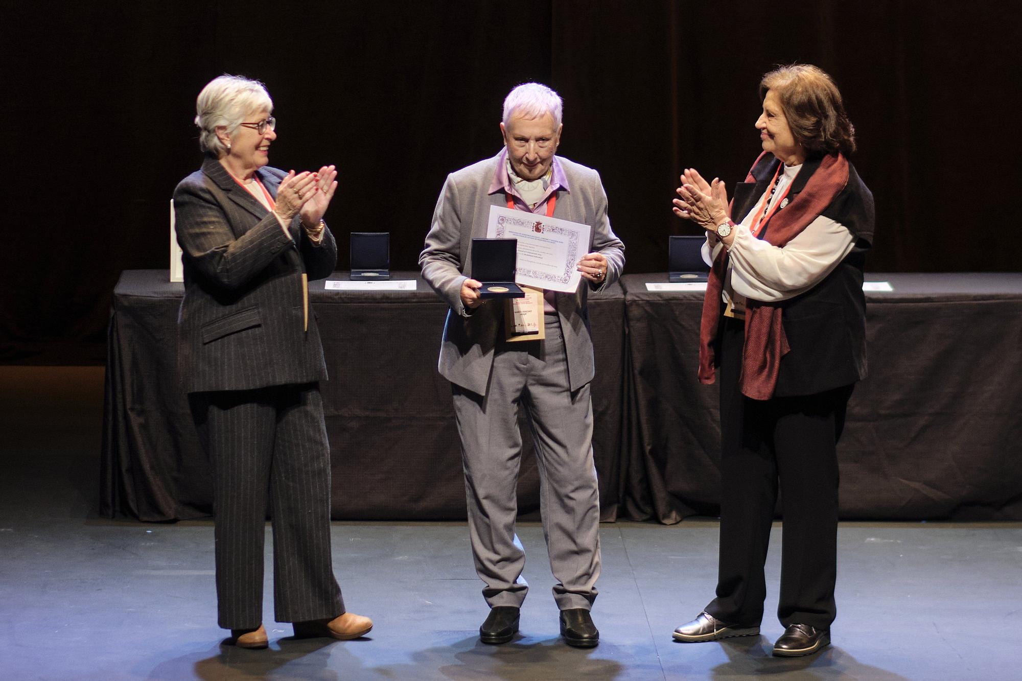 Fotos de la entrega de entrega de la Distinción Persona Voluntaria de Navarra al cirujano pediátrico Carlos Bardají
