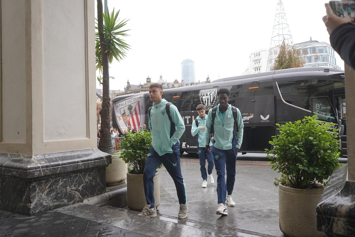 Los jugadores del Athletic llegan al hotel de concentración
