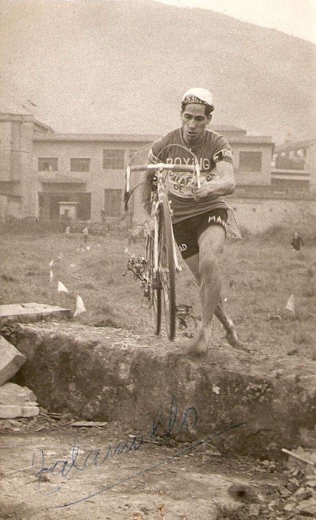 Imagenes del I Premio Gure Bide de Ciclocross celebrado en Elgoibar en 1960