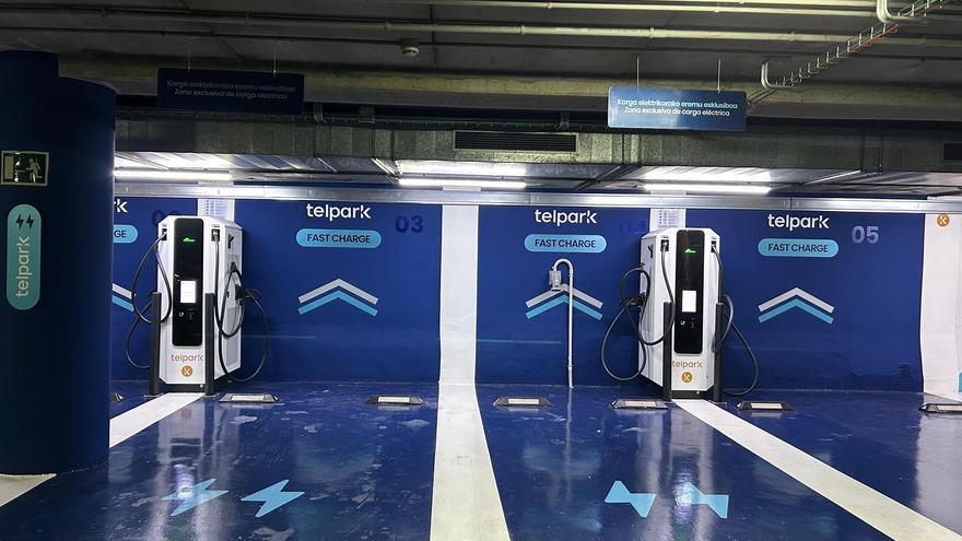 Bilboko Udalak eta Telparkek ibilgailu elektrikoak doan kargatzea erraztuko dute datorren astean