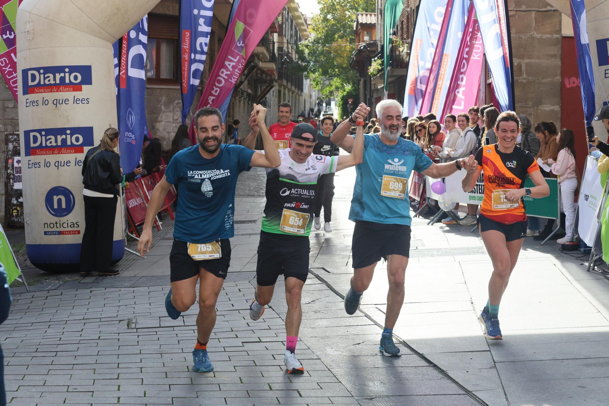 En imágenes: Miles de personas participan en La Conquista de la Almendra