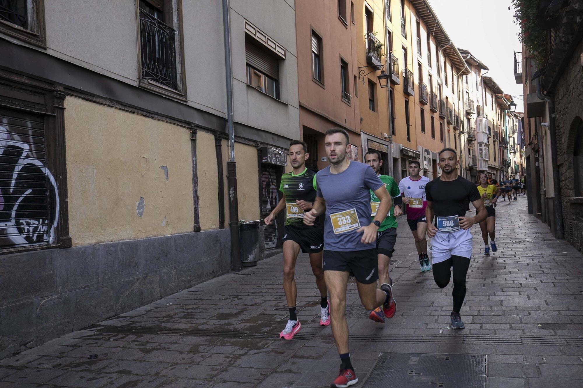 En imágenes: Miles de personas participan en La Conquista de la Almendra