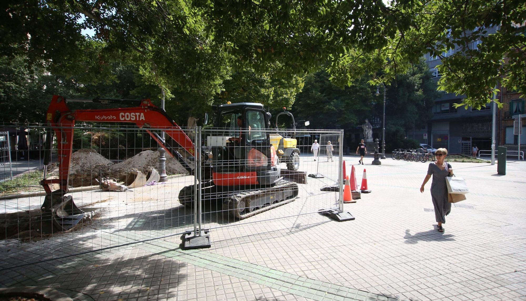Fotos del Inicio de las catas previas al comienzo de las obra del Paseo de Sarasate