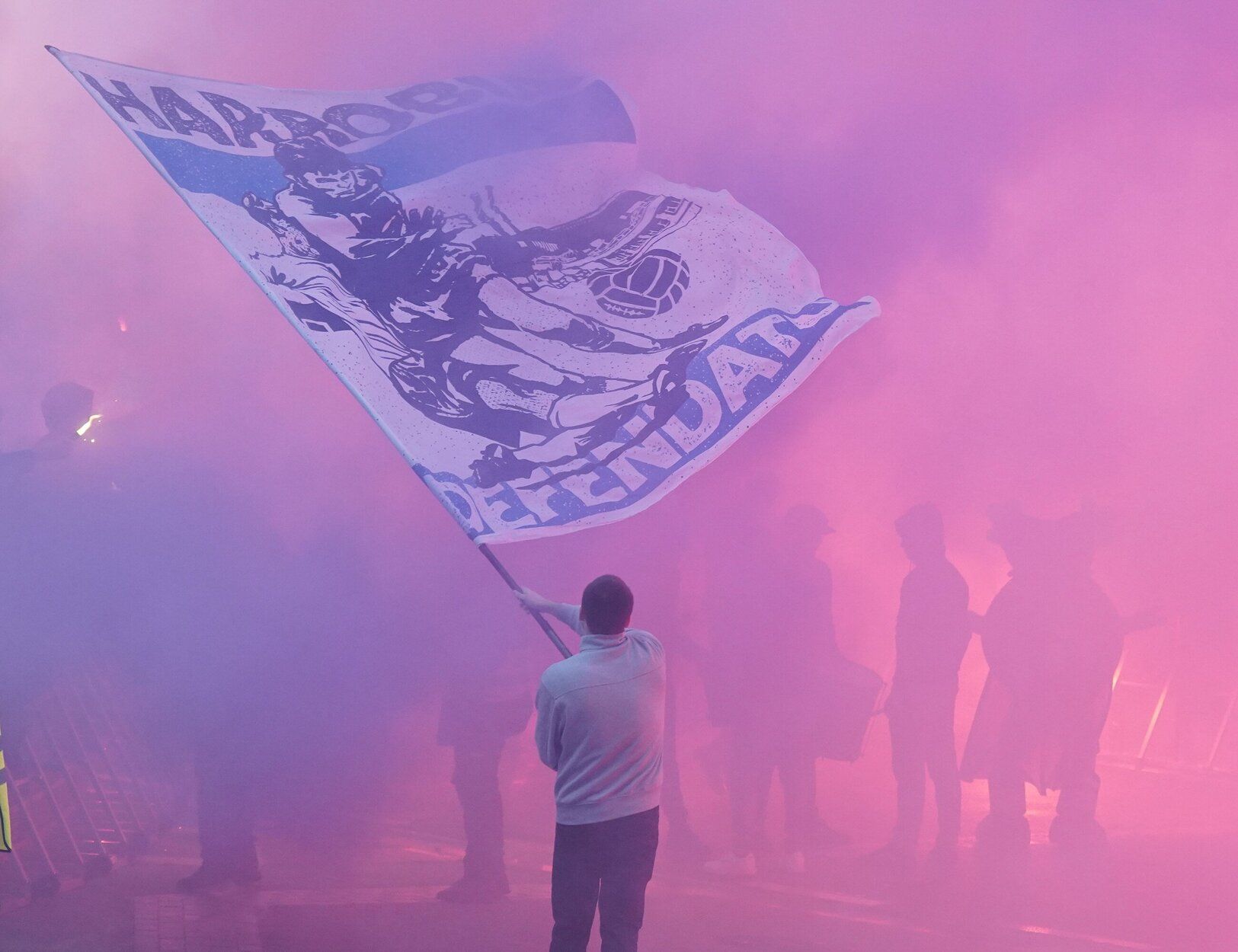 Recibimiento antes del derbi