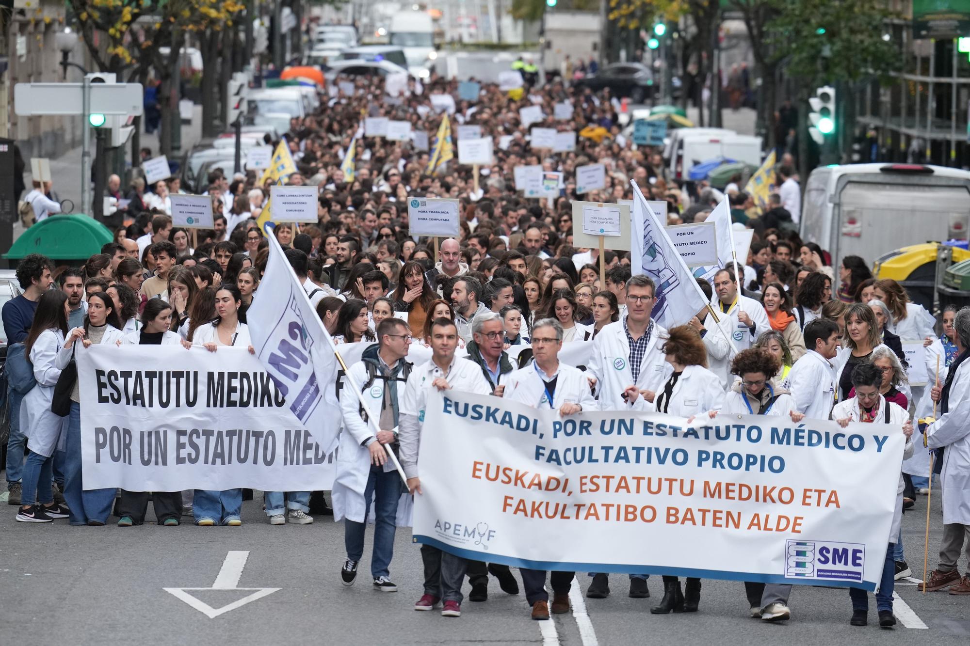 En imágenes: Los médicos mantienen el pulso con Sanidad en una nueva huelga contra el estatuto marco