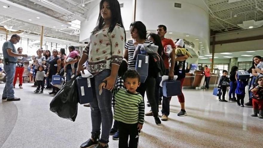 Familias de migrantes en la frontera con México