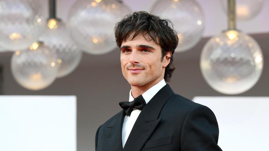 En fotos: el paseo triunfal de Jacob Elordi por la alfombra roja de Venecia