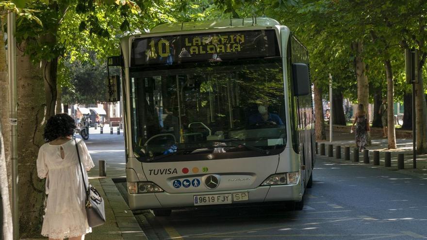 Queda desplazada la parada de autobús Avenida de Santiago a partir de este viernes