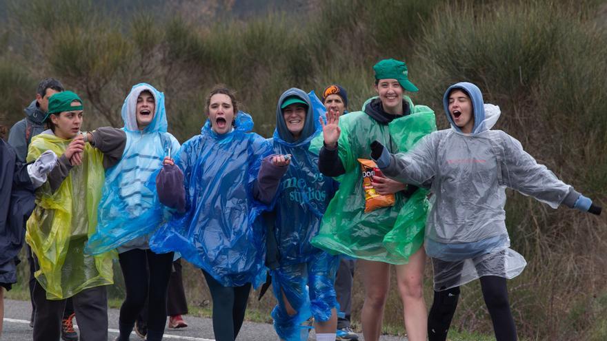 Los impermeables ponen el color a la segunda Javierada