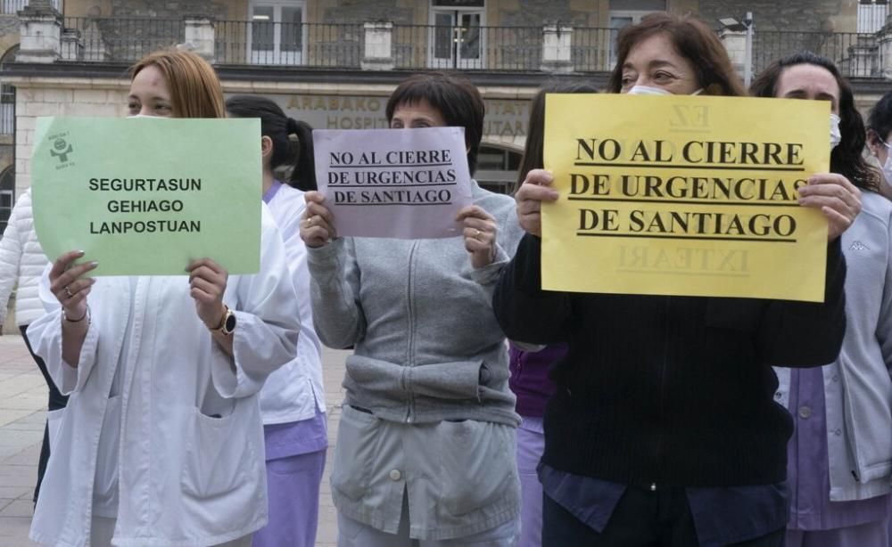 Vitoria protesta por el cierre de las Urgencias de