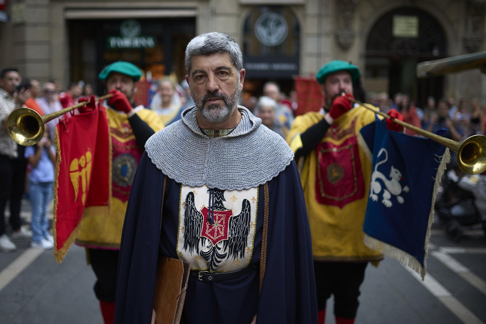 Fotos de la ceremonia de coronación de Carlos III, rey que unificó los tres burgos de Pamplona