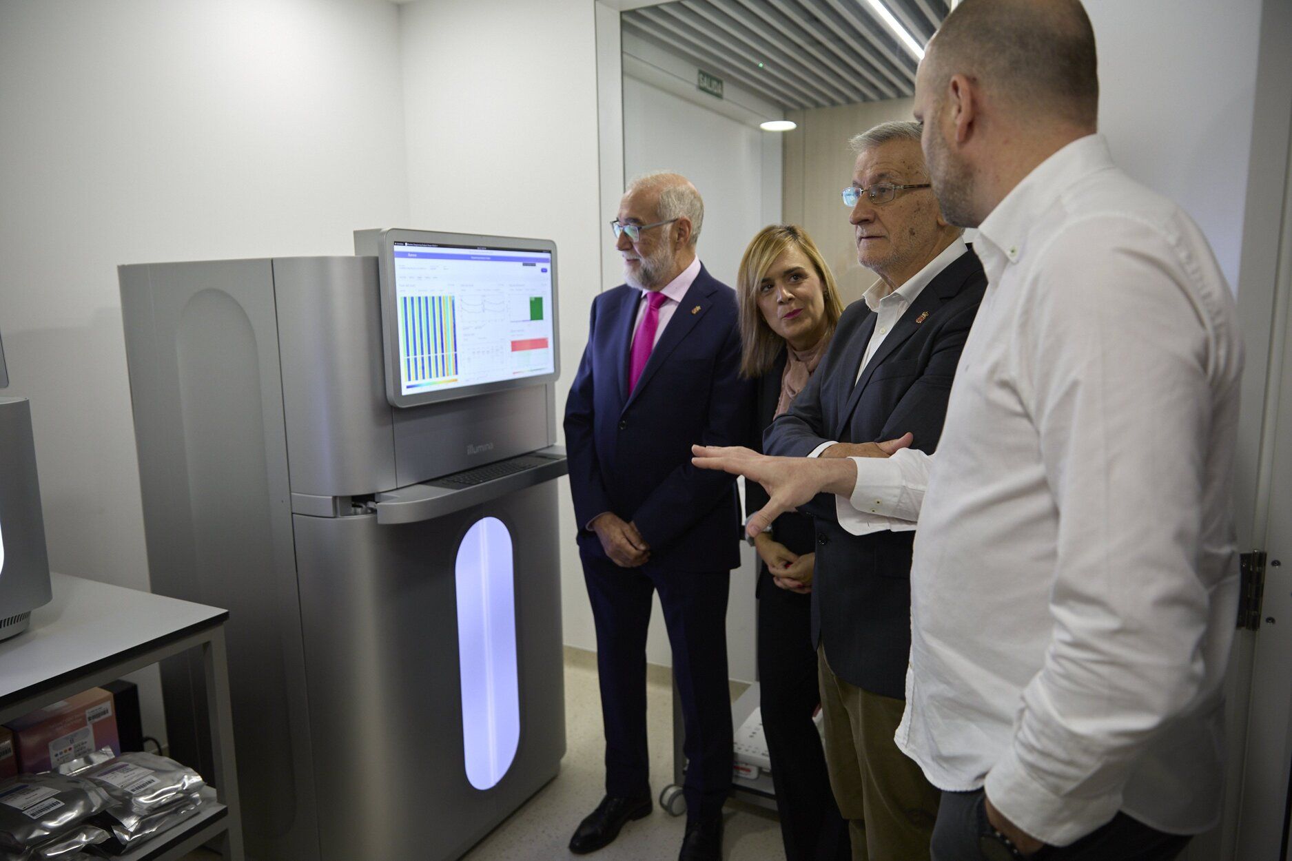 Fotos de los nuevos sistemas de secuenciación masiva de ADN, orientados a la investigación en cáncer y enfermedades raras