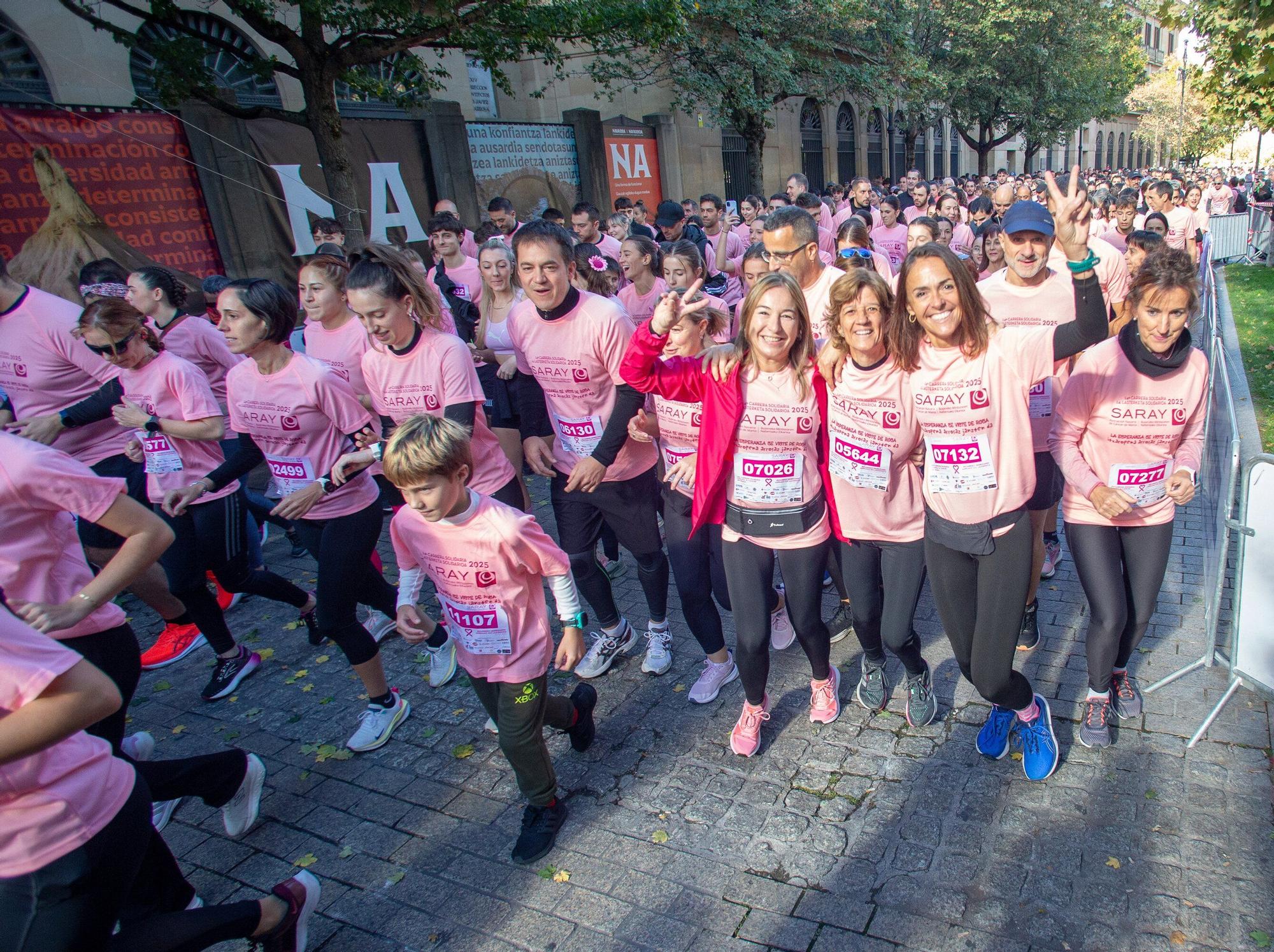 Fotos de la Carrera contra el Cáncer de Mama de Saray en Pamplona 2025