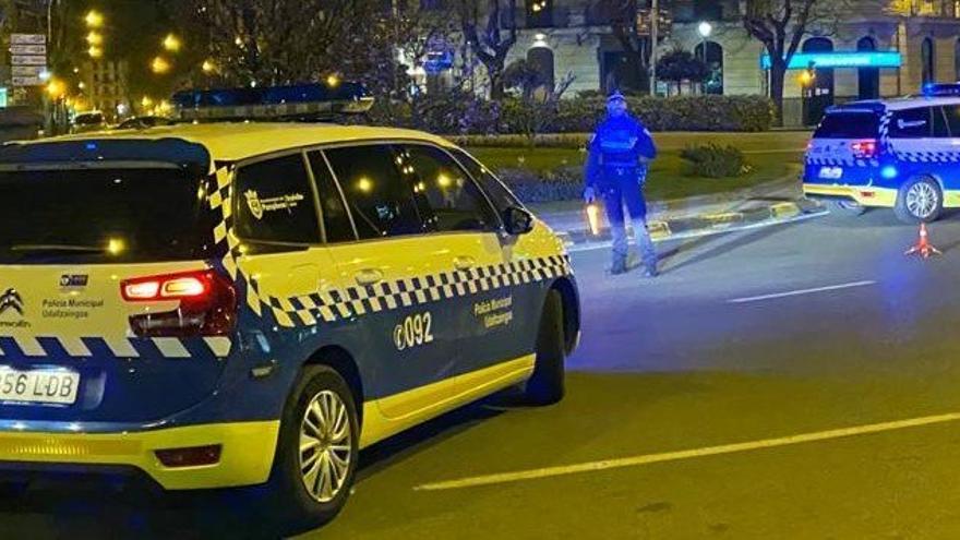 Control de la Policía Municipal de Pamplona en el centro.