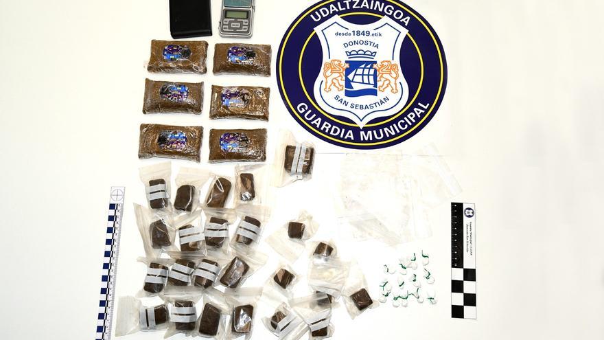La Guardia Municipal de Donostia detiene a dos personas e incauta más de un kilo de droga