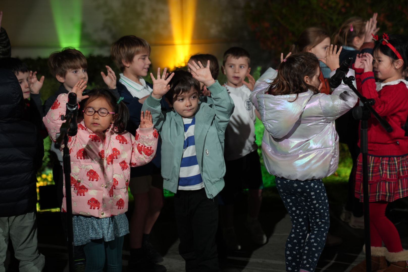 En imágenes: el Palacio Euskalduna se tematiza por Navidad