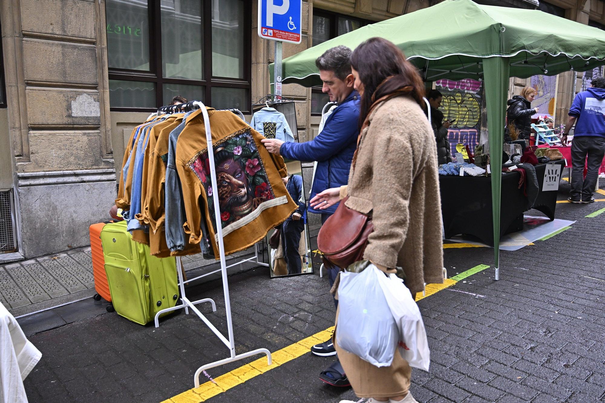 En imágenes: el mercado del Dos de Mayo se viste de Navidad
