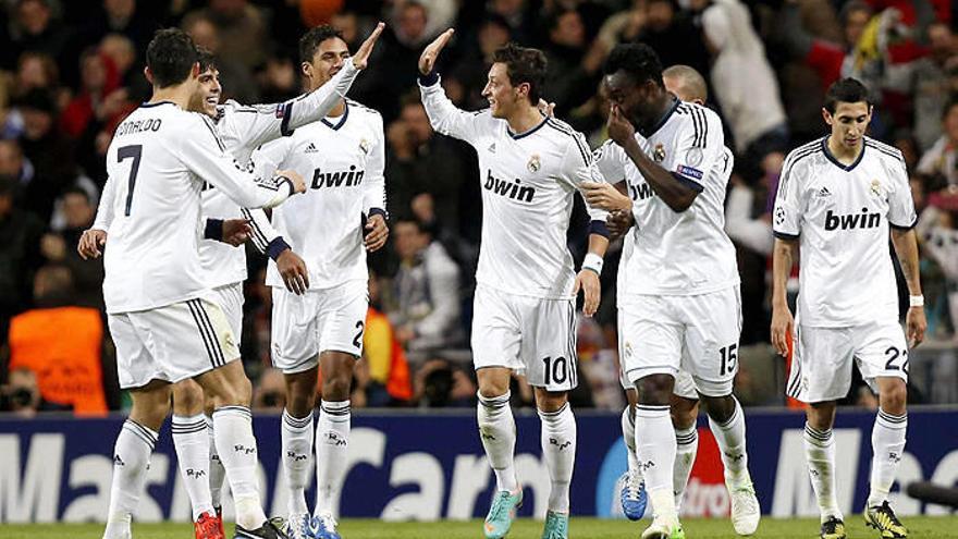 Özil da aire al Real Madrid