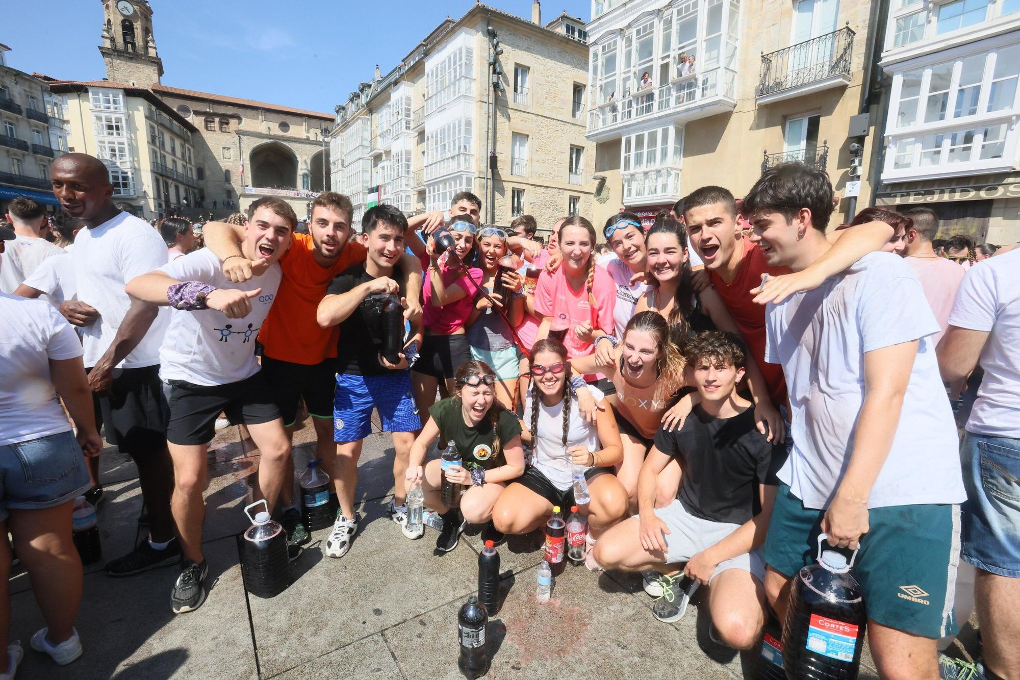 En imágenes: Vitoria sale a la calle a celebrar La Blanca tras el txupinazo