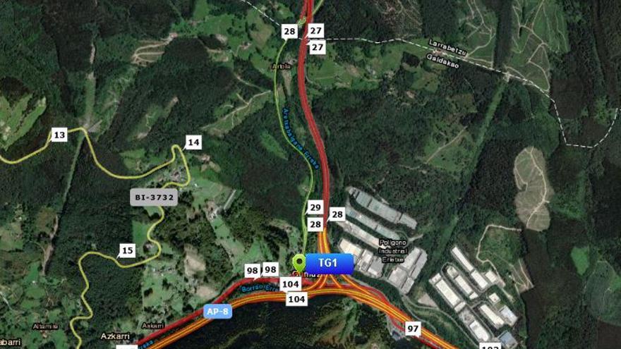 Cortada la carretera BI-30 a la altura de Galdakao por el vuelco de un vehículo