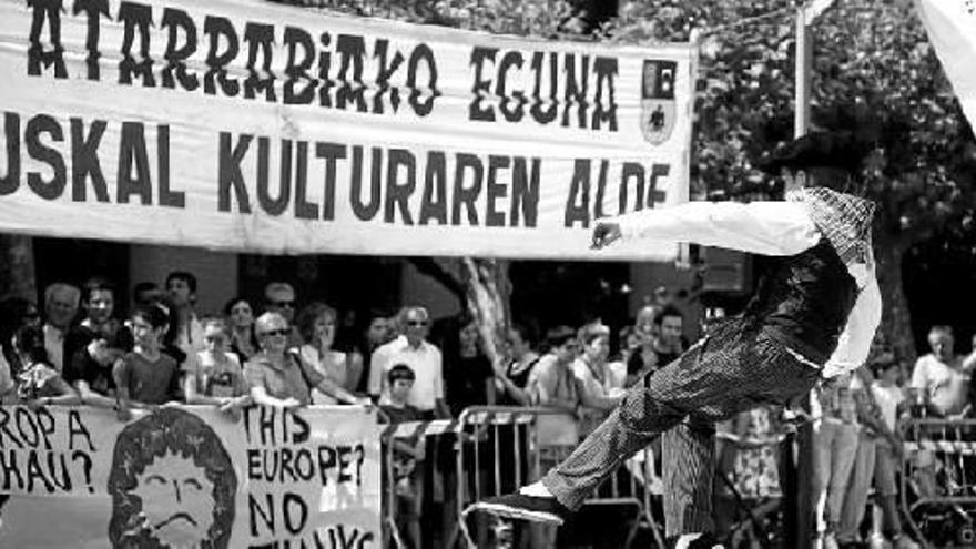 La artesanía del cuero, muy demandada entre los jóvenes.