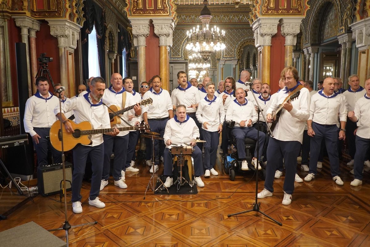 Recepción a la sociedad bilbaina en el Ayuntamiento de Bilbao