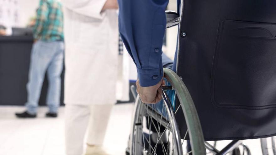 Estas son las &quot;preguntas trampa&quot; que están haciendo los médicos para conceder la incapacidad permanente en 2025: &quot;No la líes&quot;