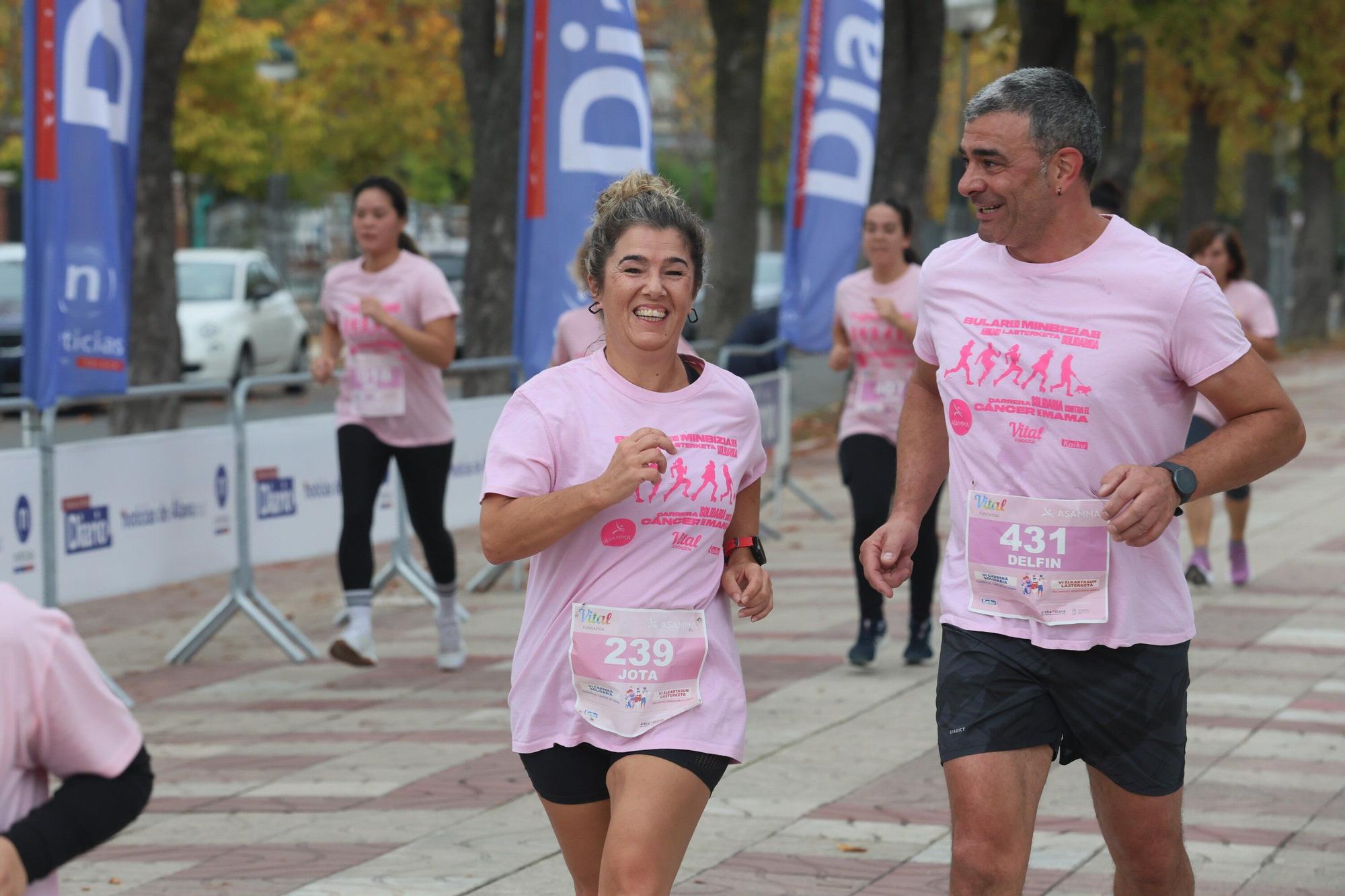 En imágenes: Vitoria se vuelca con la VI Carrera Solidaria contra el Cáncer de Mama