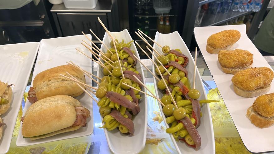 El Huevo Frito de Bilbao, 25 años de éxito con sus pintxos, a los que suman el plato del día