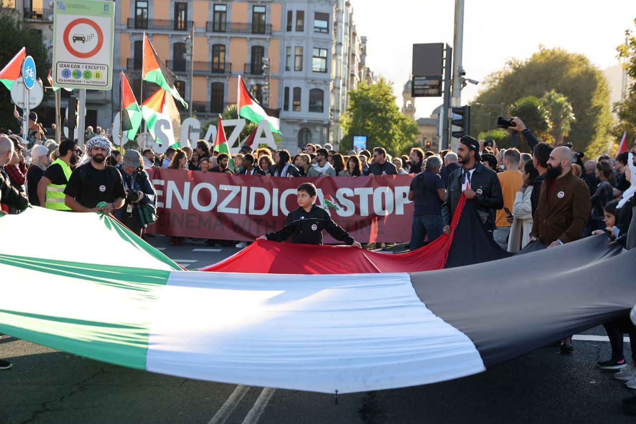 La solidaridad con Palestina llena las calles de Donostia