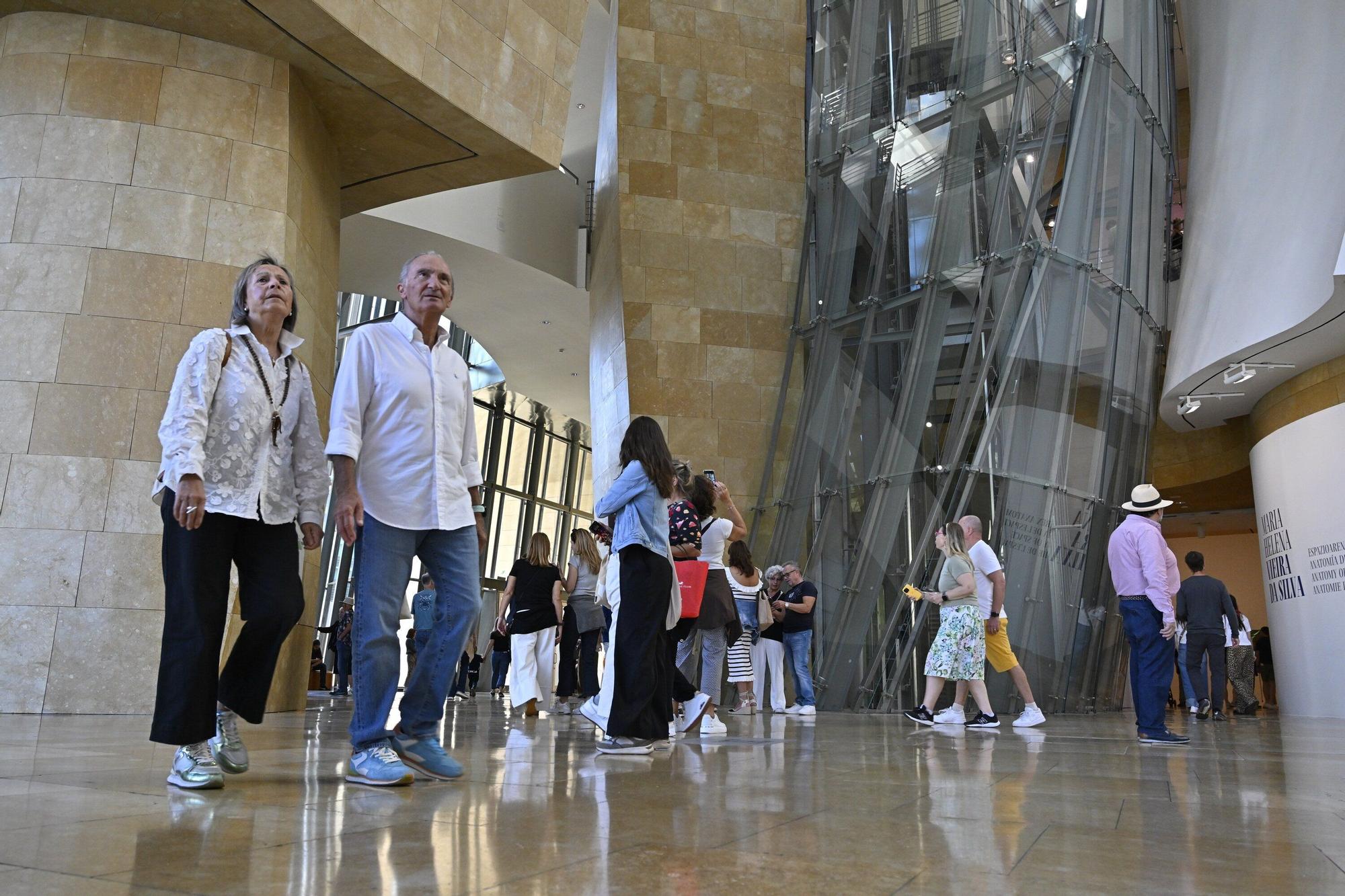 El Museo Guggenheim acoge a miles de visitantes en su 28º cumpleaños