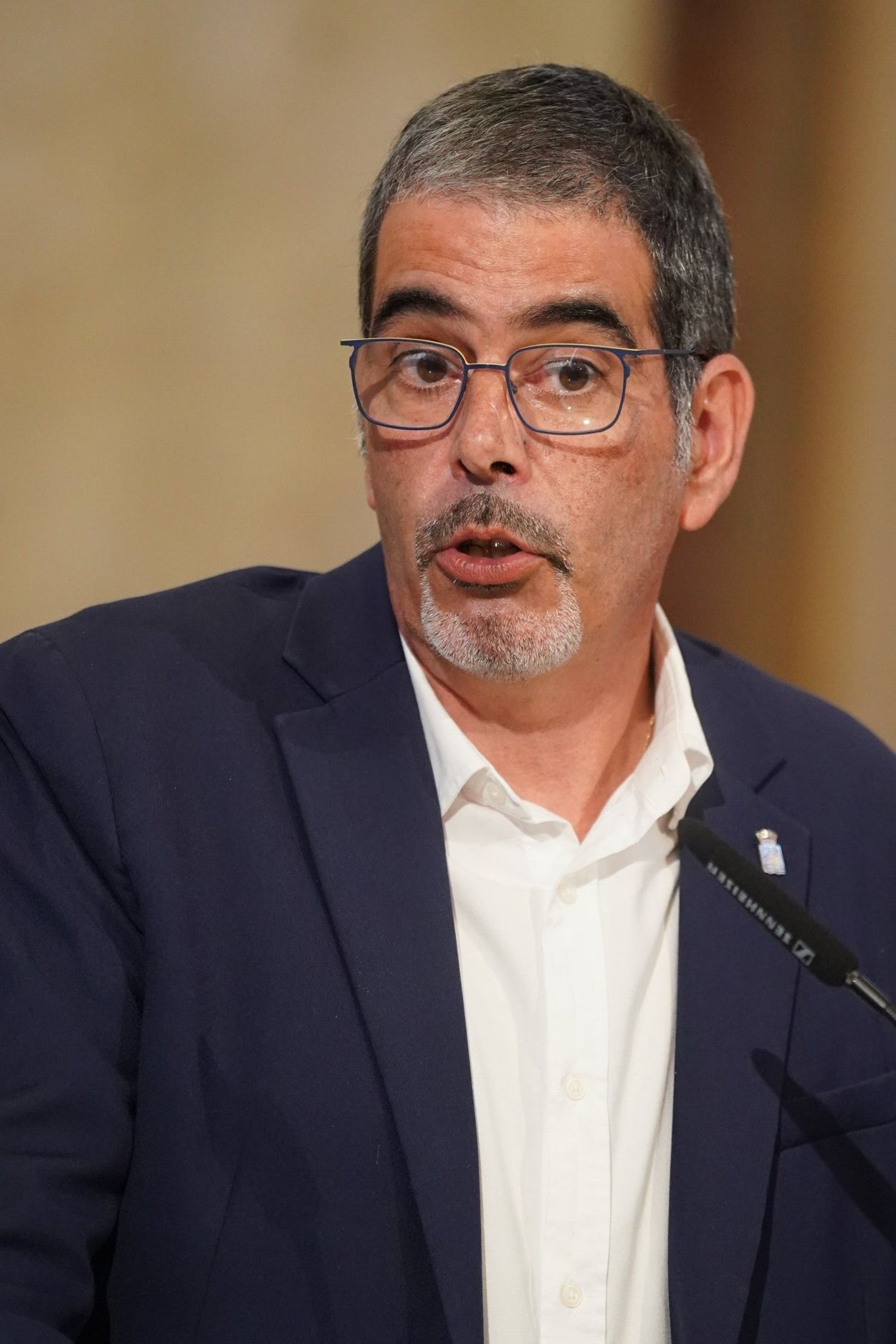 El alcalde de Donostia, Eneko Goia, acompañado de los ediles del PNV, en la comparecencia en la que ha anunciado su adiós