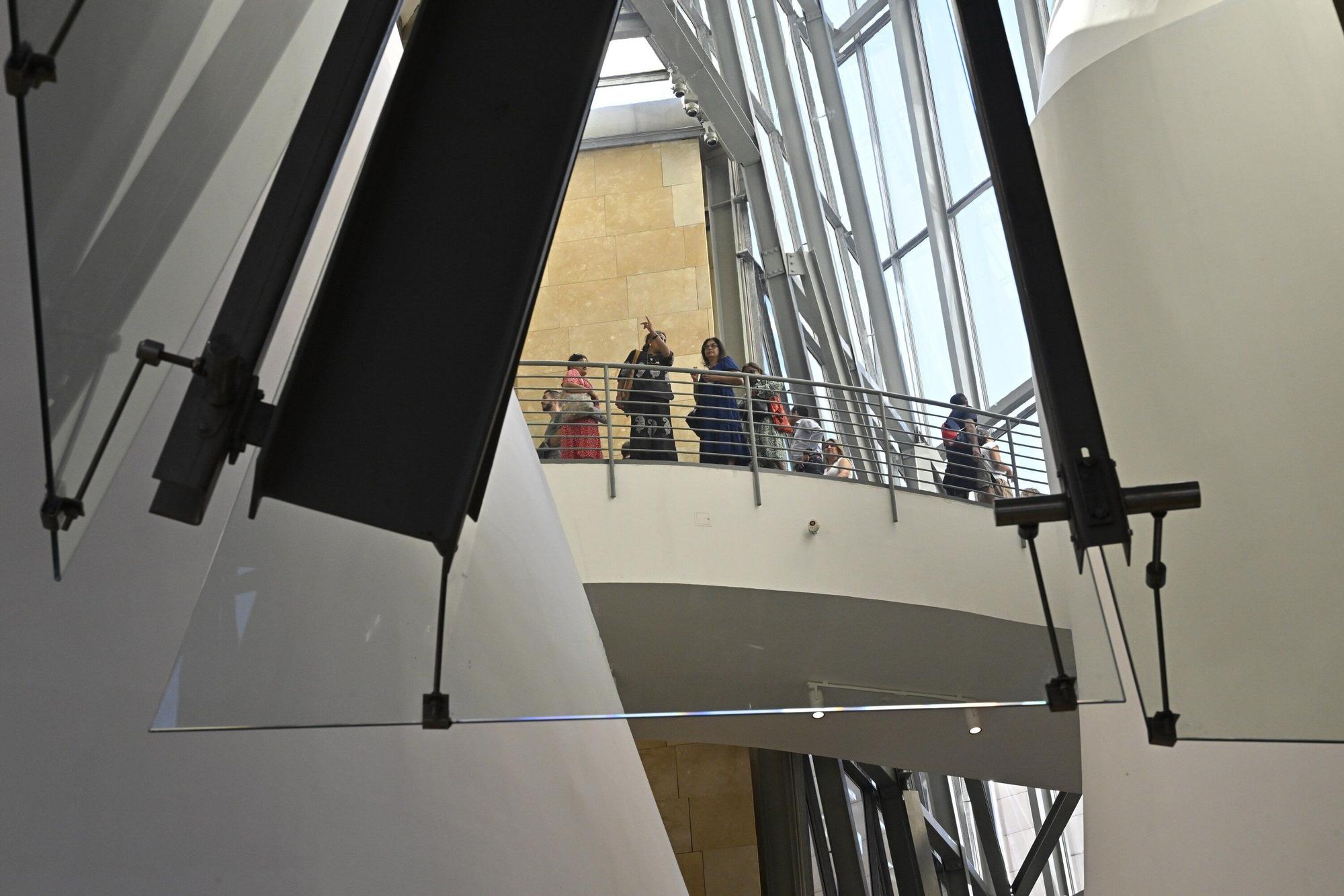 El Museo Guggenheim acoge a miles de visitantes en su 28º cumpleaños