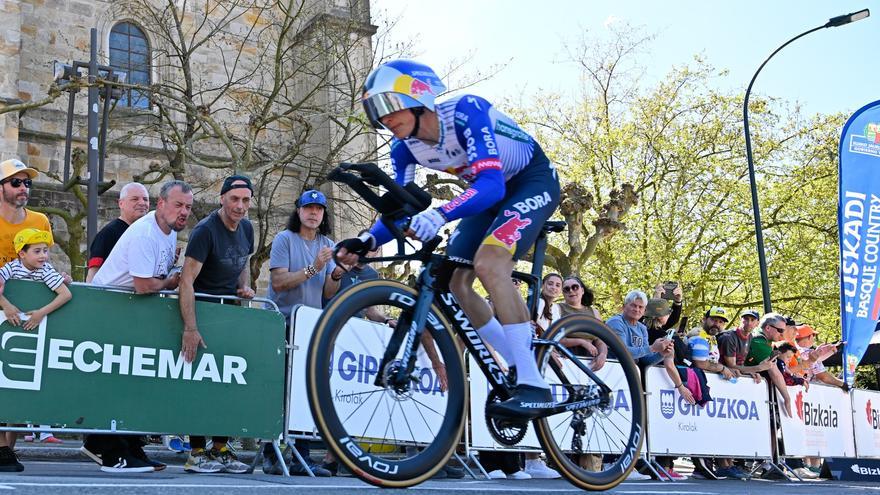 Así terminaron los ciclistas tras la acalorada primera etapa de la Itzulia