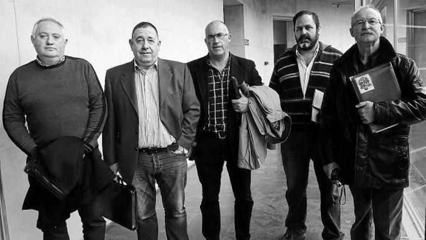 Representantes de la Junta de Valle de Roncal, con alcaldes y concejales.