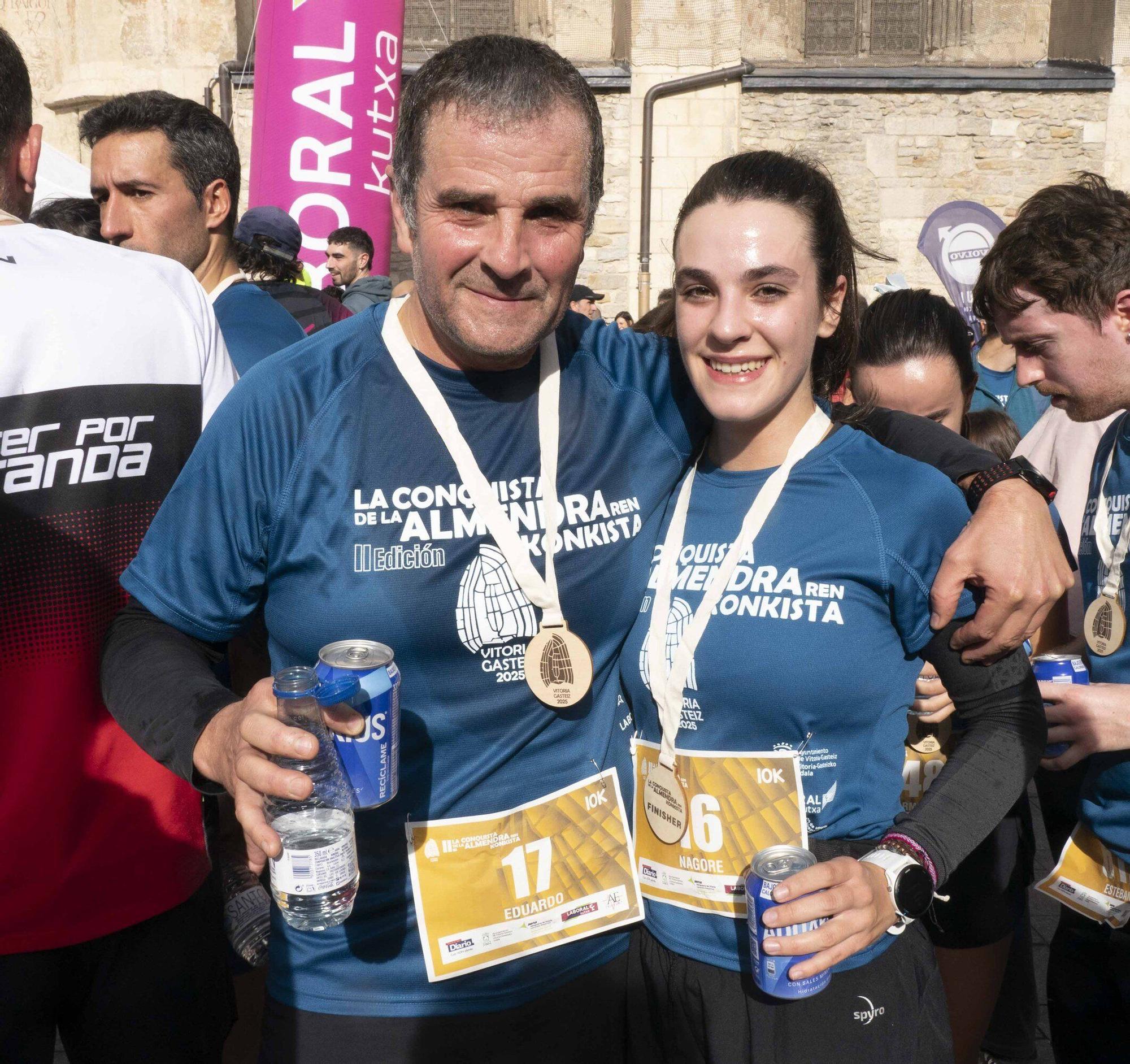 En imágenes: Un millar de corredores atraviesan la almendra