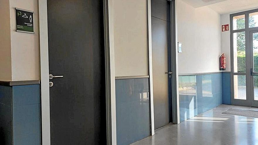 Abadiño renueva las puertas y los falsos techos de las piscinas de Astola