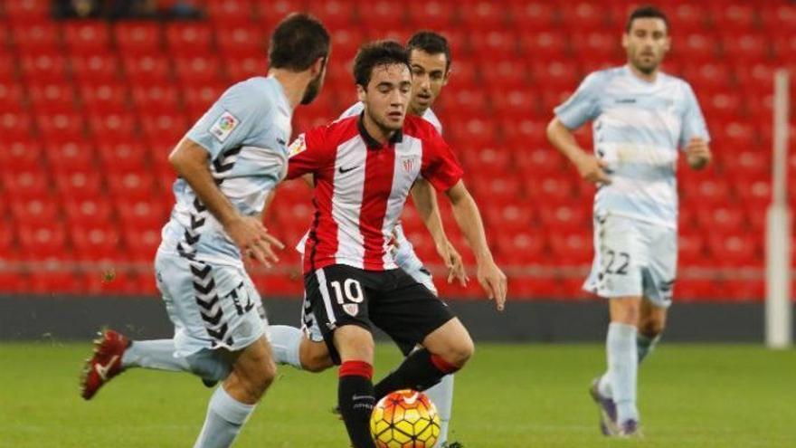 El Bilbao Athletic coge aire ante el Llagostera con goles de Santamaría y Guarrotxena