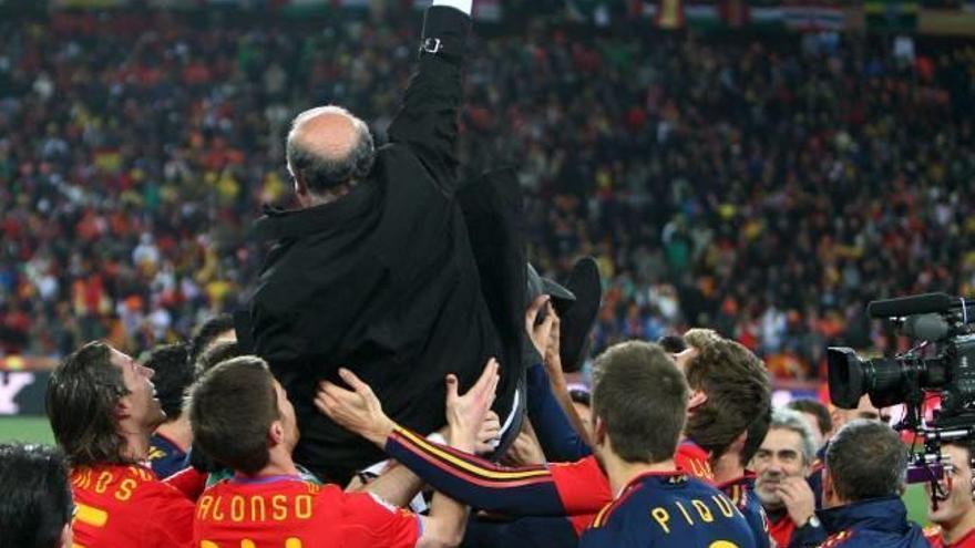 Del bosque manteado por los jugadores
