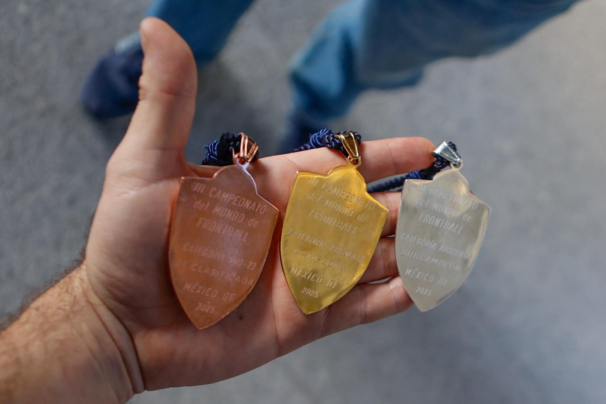 Llegada a Noáin - Pamplona de los medallistas navarros en el Mundial de frontball