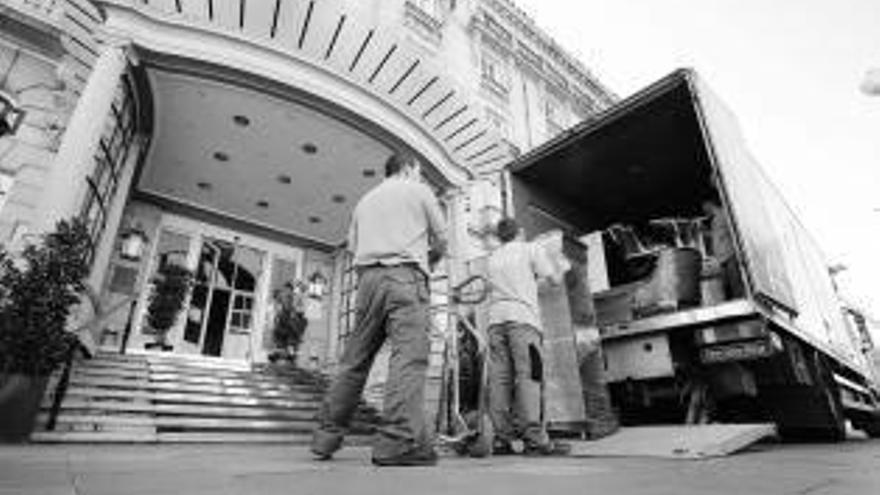 Empiezan a vaciar el interior del hotel María Cristina