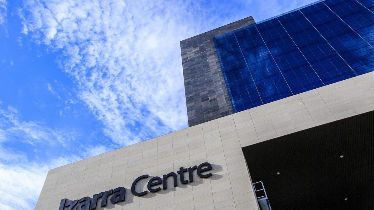 Exterior de Izarra Center, en la localidad de Ermua. Exterior de Izarra Center, en la localidad de Ermua.